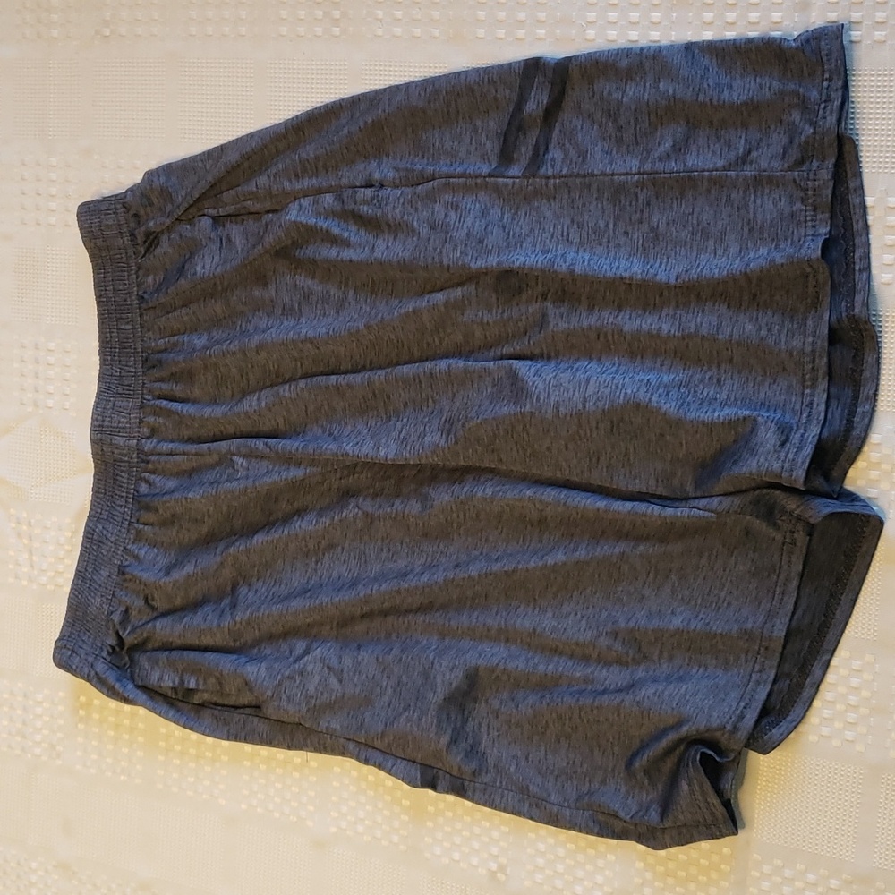 Real Essentials Shorts Men's Medium